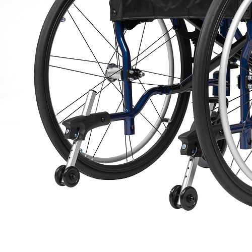 Колесные антиопрокидыватели с упором для сопровождающего лица